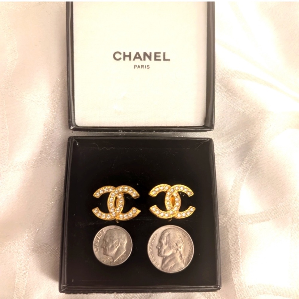 CHANEL Earrings Vintage CC Logo Crystal Clip On 24K Gold Plated Studs with Box - Picture 13 of 13